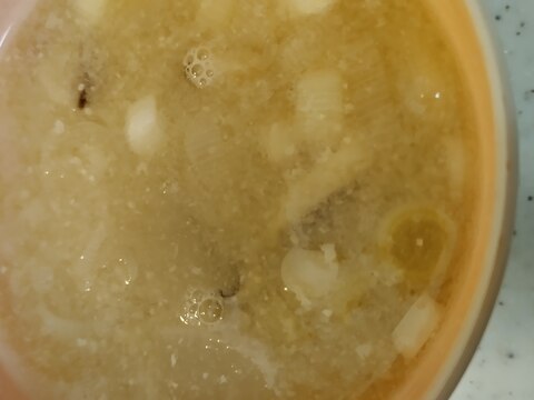 椎茸と大根と白ねぎの味噌汁